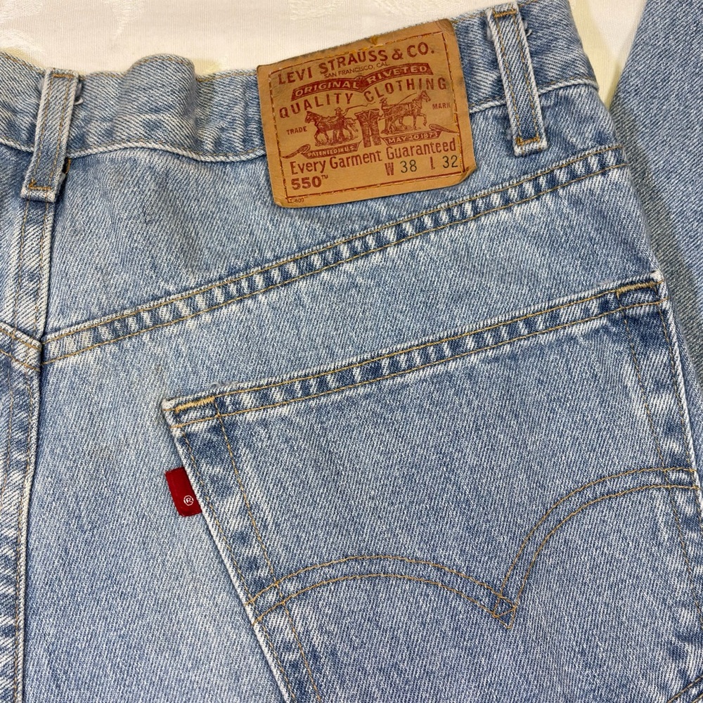 Vintage Levi’s 550 Jeans - Picture 3 of 10